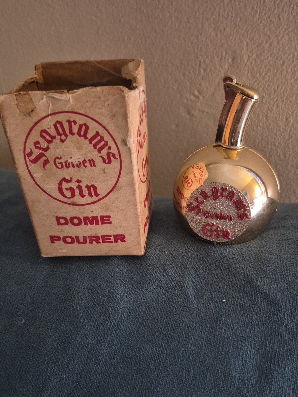 Vintage 1960s Seagram's Golden Gin Dome Pourer Barware Collectible w Box